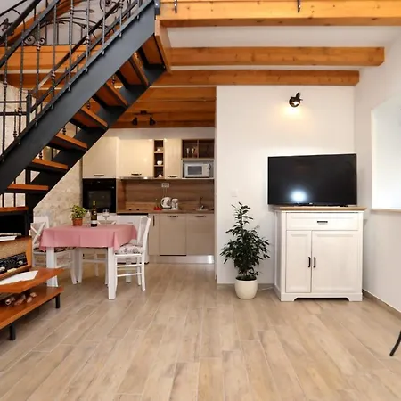 Mihaella Apartment
