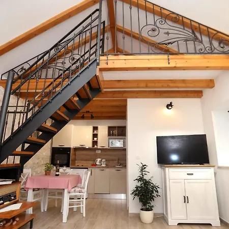 Apartment Mihaella *