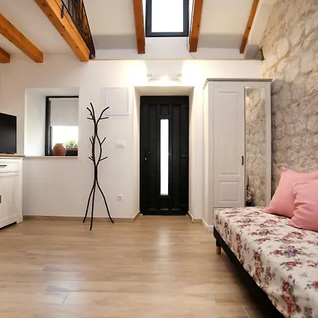 Apartment Mihaella